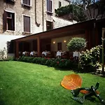 Pausania Otel 3*