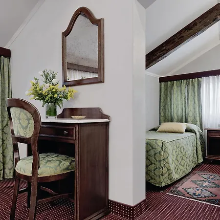 Pausania Hotel 3*