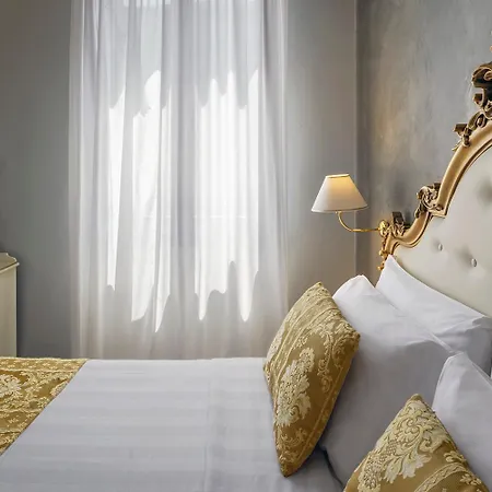 Hotell Pausania 3*