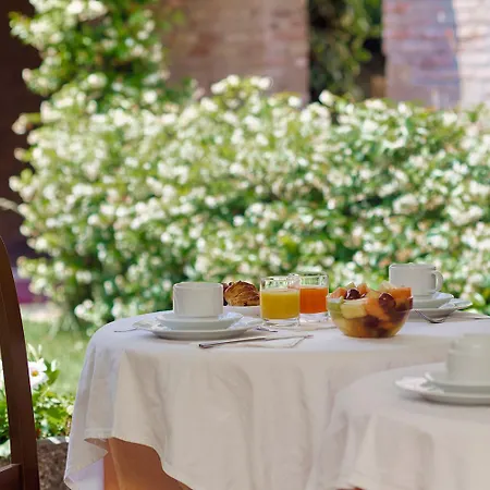 酒店 保萨尼亚酒店