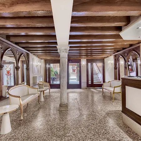 Pausania Hotell