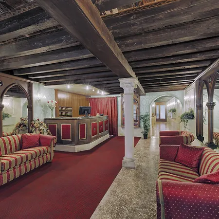 保萨尼亚酒店 酒店