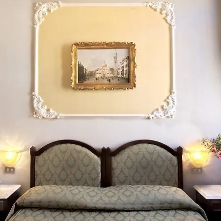 Pausania 3* Venice
