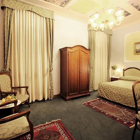 Pausania 3* Venice