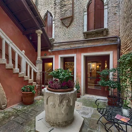 Pausania 3* Venice