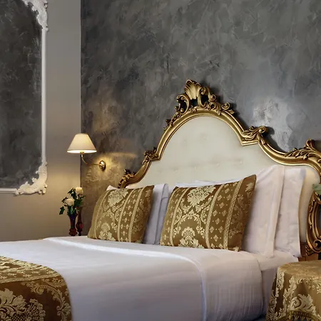 Pausania מלון 3*