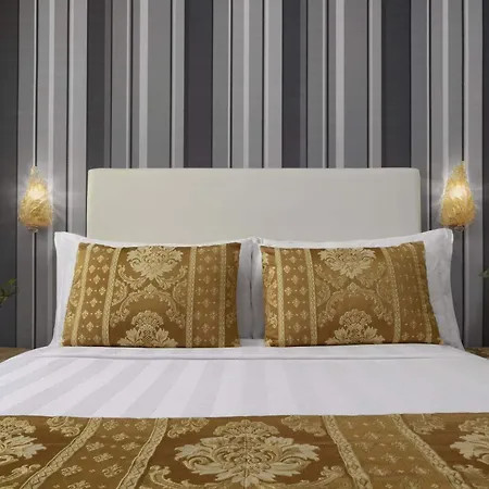 Pausania מלון 3*