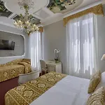 Hotel Pausania Venecia