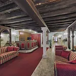 Pausania Hotell