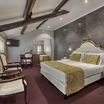 Hotell Pausania 3*