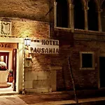 Hotell Pausania 3*