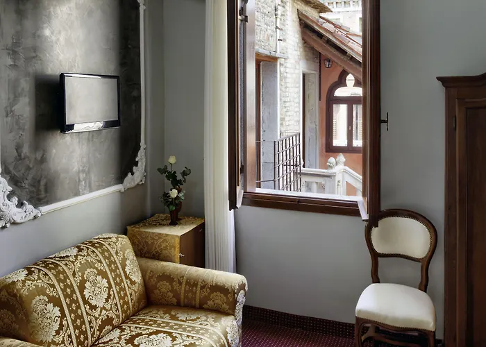 Pausania Otel